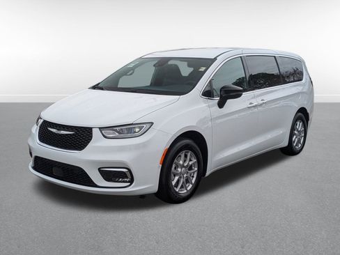 New 2026 Chrysler Pacifica Select image 1