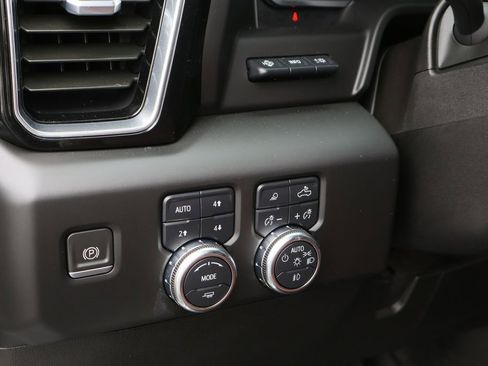 Used 2024 GMC Sierra 2500 Denali Ultimate image 12