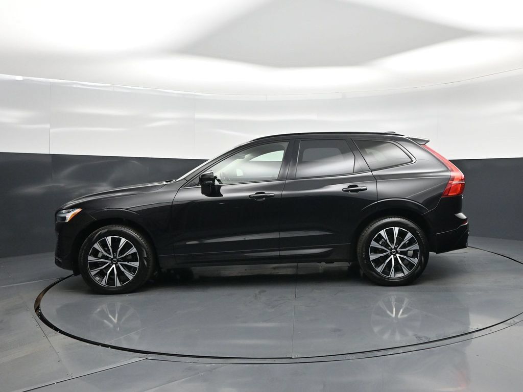 Used 2025 Volvo XC60 B5 Plus AWD/4WD image 31
