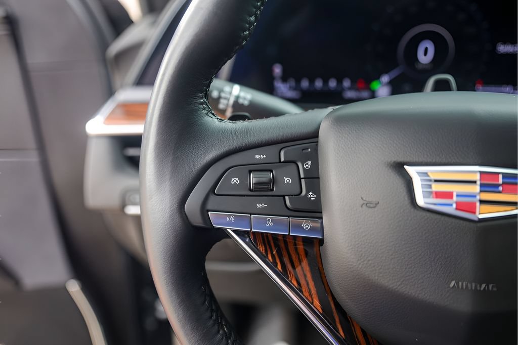 Used 2024 Cadillac Escalade Premium Luxury AWD/4WD image 17