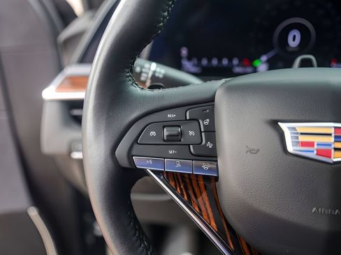 Used 2024 Cadillac Escalade Premium Luxury AWD/4WD image 17