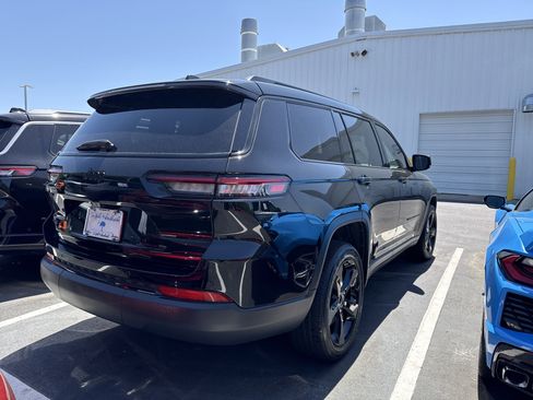 Used 2024 Jeep Grand Cherokee L Altitude image 9