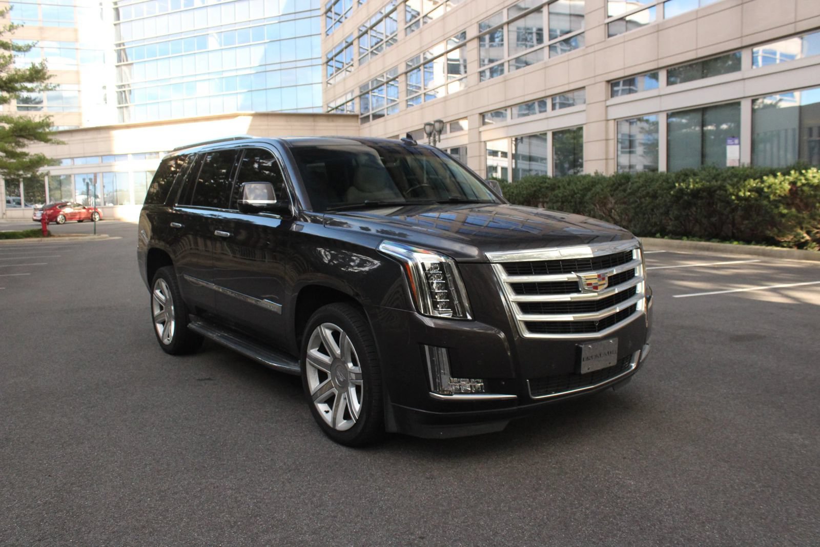 Used 2016 Cadillac Escalade Luxury AWD/4WD image 1