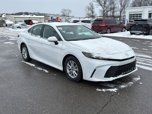 Used 2025 Toyota Camry LE image 15