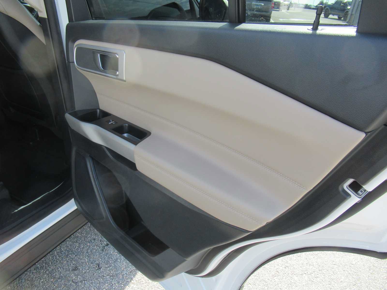 Used 2020 Ford Explorer XLT w/ Equipment Group 202A AWD/4WD image 24
