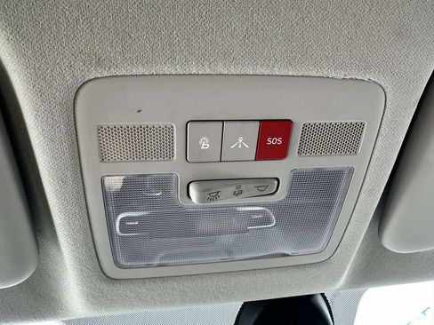 Used 2022 Hyundai Venue Limited FWD image 27