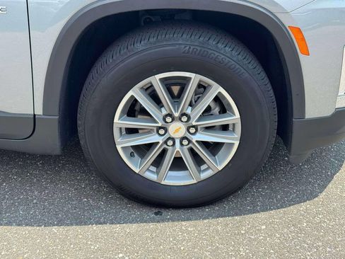 Used 2023 Chevrolet Traverse LT AWD/4WD image 9
