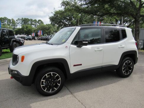 Certified 2023 Jeep Renegade Trailhawk AWD/4WD image 4