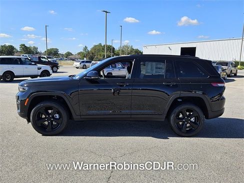 New 2025 Jeep Grand Cherokee Limited w/ Luxury Tech Group II image 4
