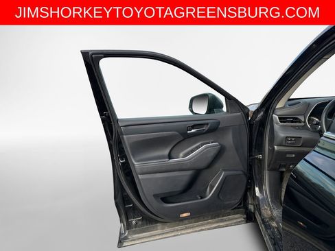 Used 2023 Toyota Highlander XLE AWD/4WD image 14