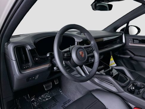 New 2026 Porsche Cayenne S image 4