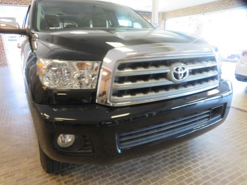 Used 2017 Toyota Sequoia Platinum RWD image 81