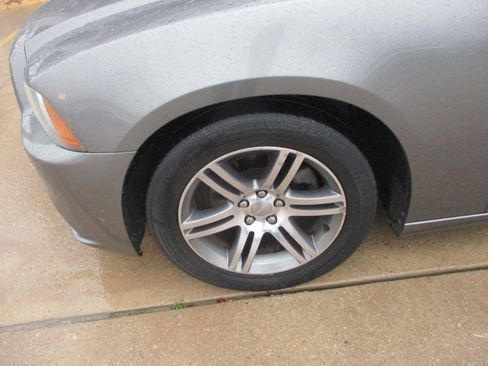 Used 2012 Dodge Charger SXT image 3