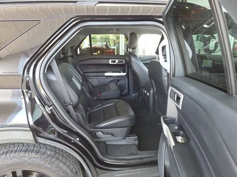 Used 2022 Ford Explorer XLT image 49