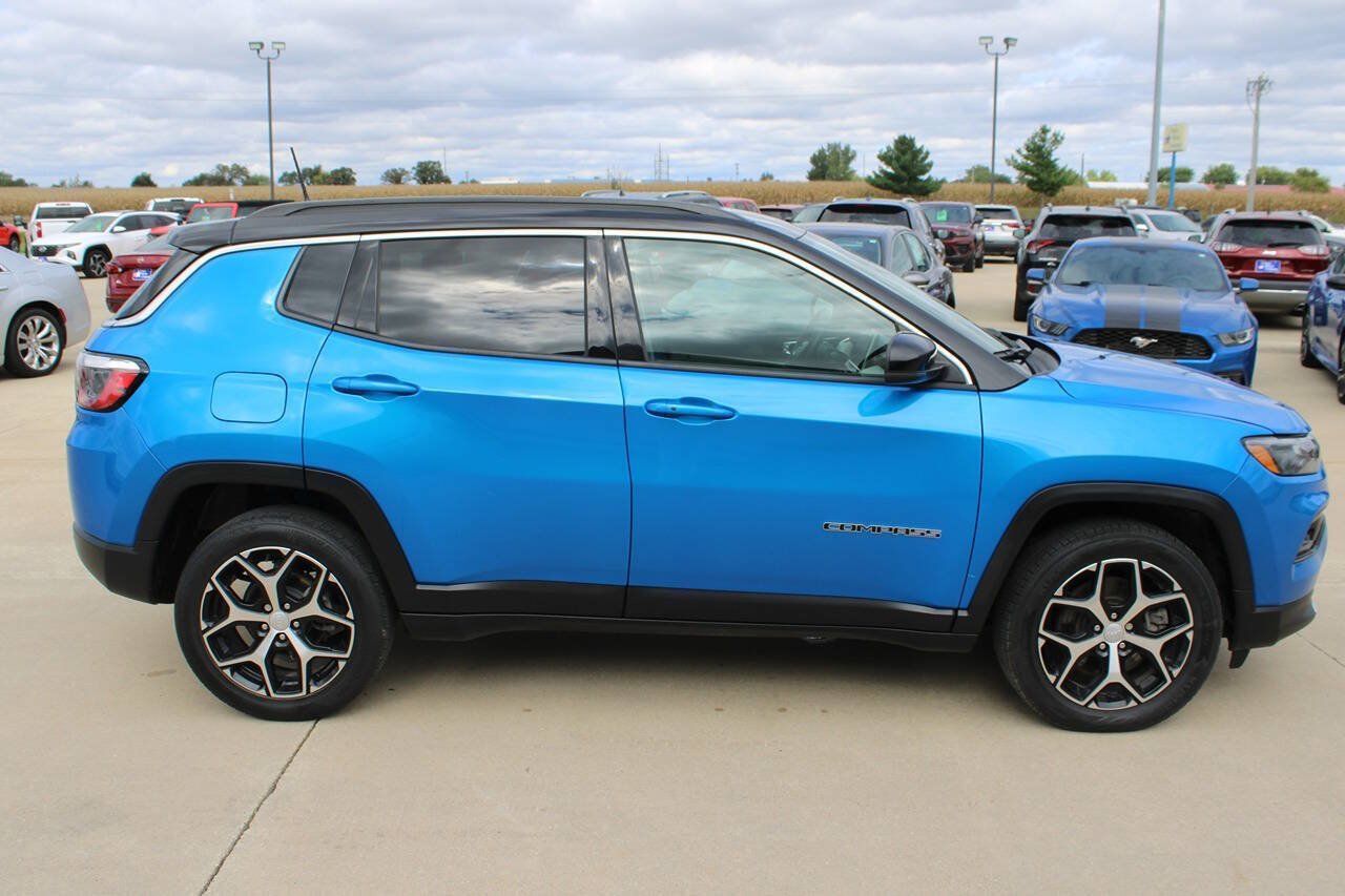 Used 2024 Jeep Compass Limited AWD/4WD image 4