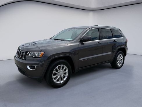 Used 2021 Jeep Grand Cherokee Laredo w/ Security & Convenience Group AWD/4WD image 1