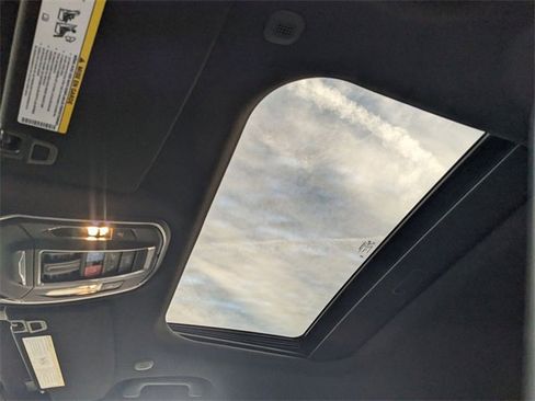 New 2025 Jeep Grand Cherokee Altitude image 10