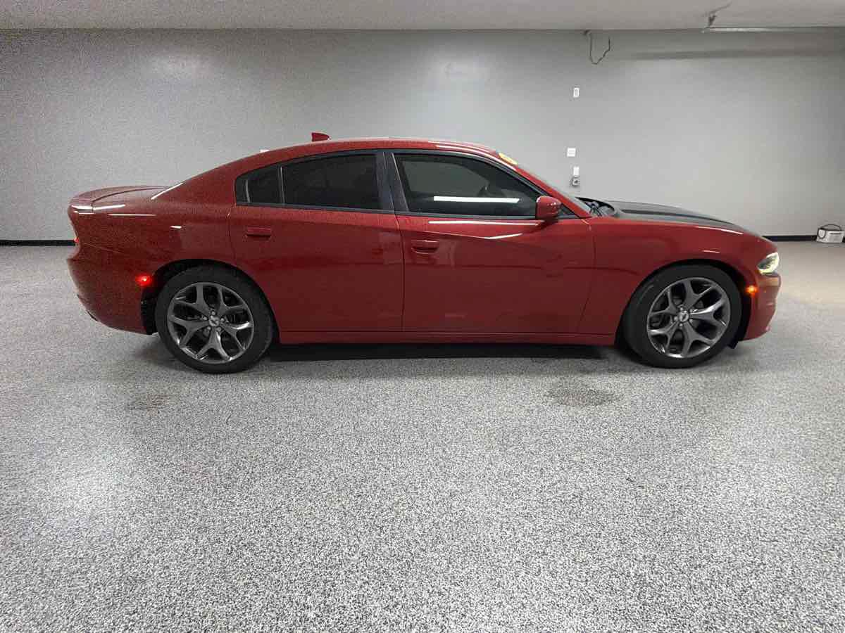 Used 2017 Dodge Charger R/T w/ Plus Group RWD image 2