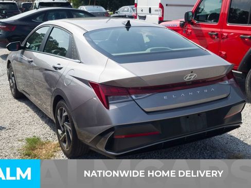 Used 2025 Hyundai Elantra SEL FWD image 4