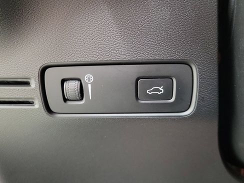 Used 2019 Volvo XC40 T5 R-Design image 33