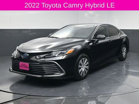 Used 2022 Toyota Camry LE image 2