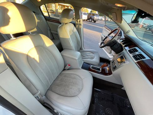 Used 2011 Buick Lucerne Super image 32