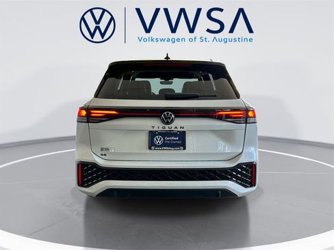 Certified 2026 Volkswagen Tiguan SE R-Line image 6
