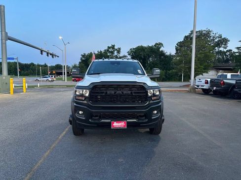 New 2024 RAM 5500 Tradesman w/ Safety Group AWD/4WD image 10