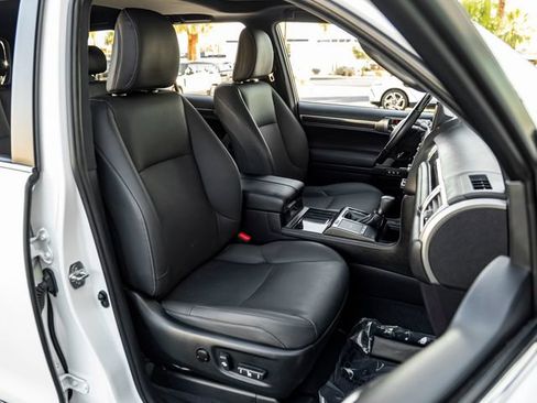 Used 2023 Lexus GX 460 Premium w/ Accessory Package AWD/4WD image 40