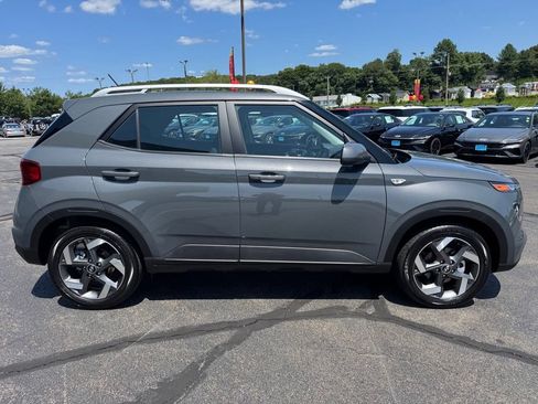 Used 2026 Hyundai Venue SEL FWD image 4