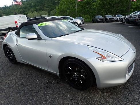 Used 2010 Nissan 370Z Roadster RWD image 11