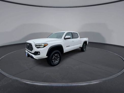Certified 2023 Toyota Tacoma TRD Off-Road AWD/4WD image 4