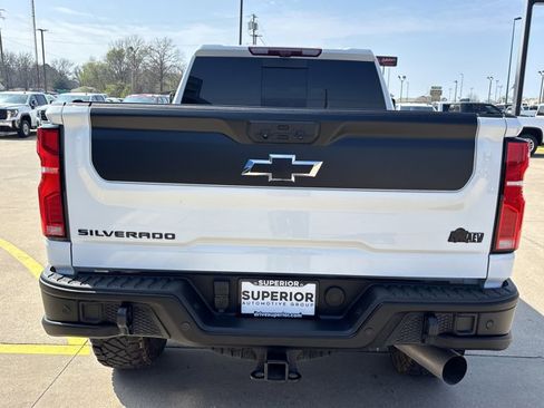 Used 2024 Chevrolet Silverado 2500 ZR2 w/ ZR2 Bison Edition image 4