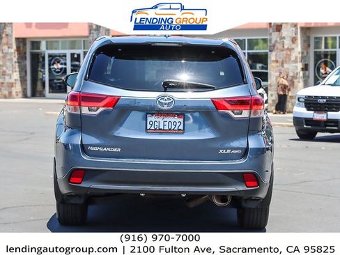 Used 2019 Toyota Highlander XLE image 3