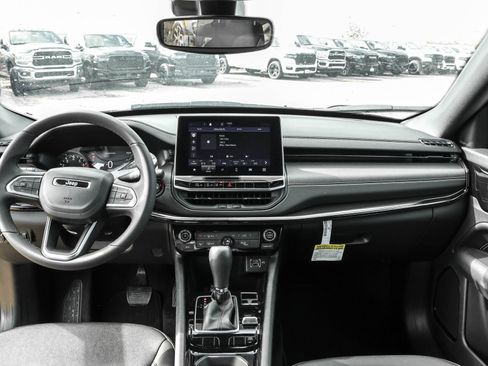 Used 2024 Jeep Compass Latitude w/ Convenience Group image 9