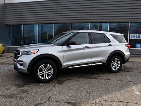 Used 2023 Ford Explorer XLT w/ Equipment Group 202A image 2