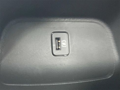 Certified 2025 Nissan Sentra SR image 17