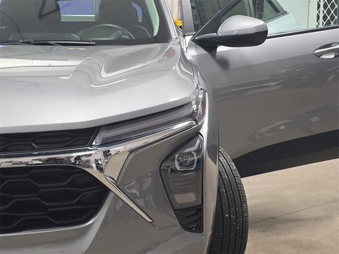 Used 2024 Chevrolet Trax LT w/ Driver Confidence Package image 29