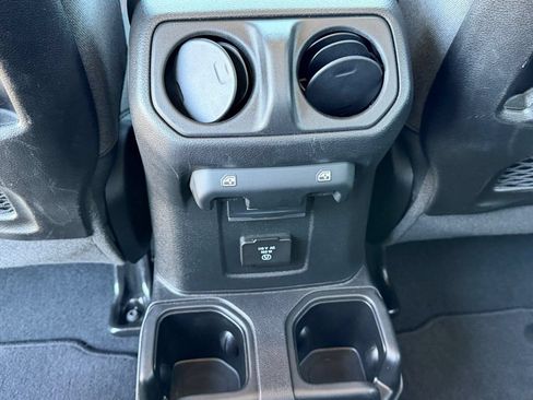 Used 2024 Jeep Wrangler Unlimited Rubicon AWD/4WD image 31