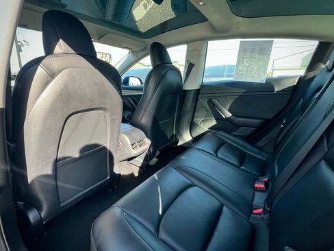 Used 2022 Tesla Model 3 image 18