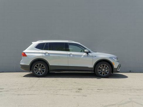 Used 2023 Volkswagen Tiguan SE w/ Panoramic Sunroof Package AWD/4WD image 8