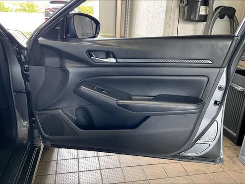 Used 2025 Nissan Altima 2.5 SV FWD image 20