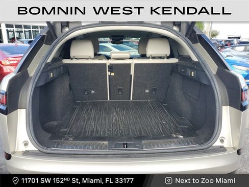 Used 2019 Land Rover Range Rover Velar S image 13