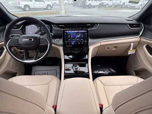 New 2025 Jeep Grand Cherokee L Limited w/ Trailer Tow Package image 27