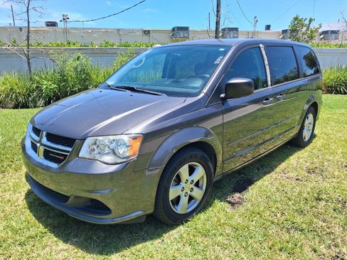 Used 2015 Dodge Grand Caravan SE w/ Quick Order Package 29E SE FWD image 4