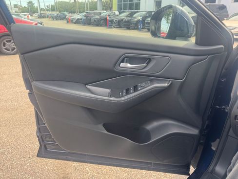 Used 2025 Nissan Rogue SV FWD image 18