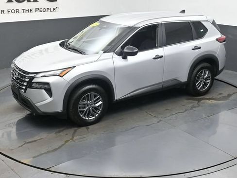 Used 2024 Nissan Rogue S AWD/4WD image 45
