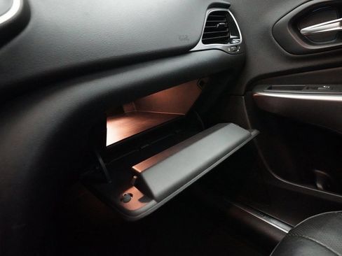 Used 2020 Jeep Cherokee Limited image 30