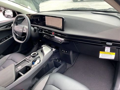 New 2025 Kia EV6 Wind image 10