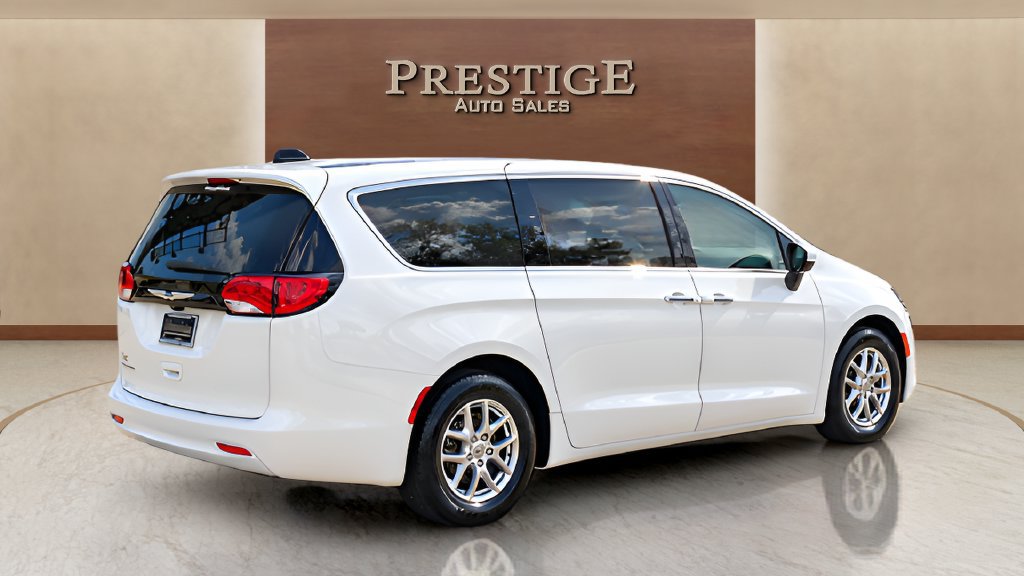 Used 2023 Chrysler Voyager LX FWD image 25